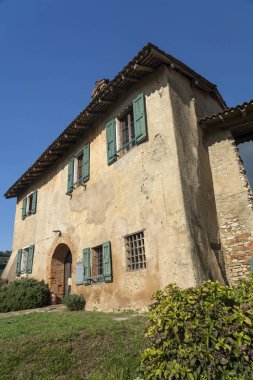 Curone ve Montevecchia parkındaki eski çiftlik.