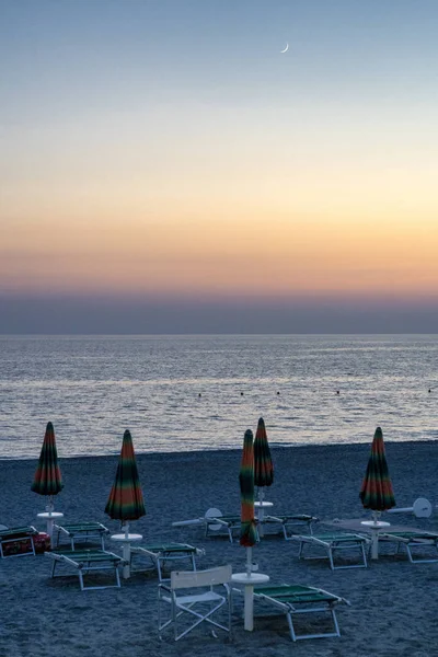 Scalea, Calabria, İtalya plajı, akşam — Stok fotoğraf