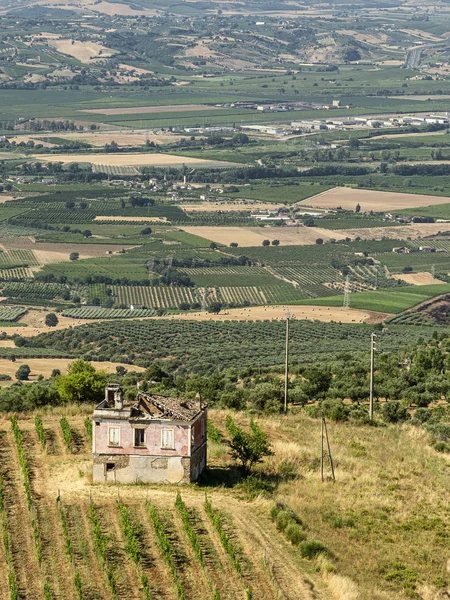 Paesaggio estivo in Calabria, Italia, vicino Castrovillari — Foto Stock