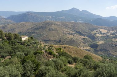 İtalya, Calabria 'da yaz manzarası, Castrovillari yakınlarında.