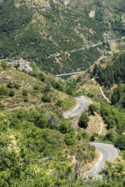 Longobucco yakınlarındaki Sila doğal parkındaki dağ manzarası