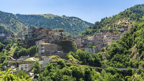 Longobucco, villaggio nel parco naturale della Sila, Calabria — Foto Stock