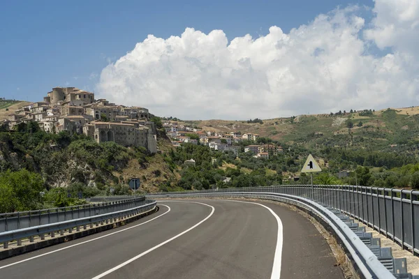 Oriolo, nella valle del fiume Ferro, Calabria, Italia — Foto Stock