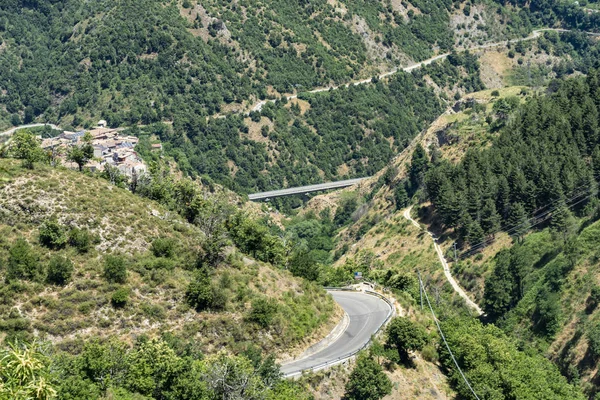 Paesaggio montano nel parco naturale della Sila vicino a Longobucco — Foto Stock