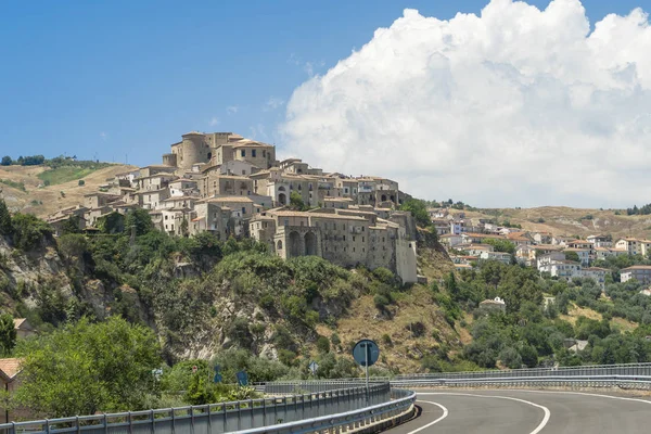 Oriolo, a Ferro folyó völgyében, Calabria, Olaszország — Stock Fotó