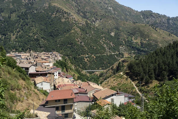 Longobucco, dorp in het Sila natuurpark, Calabrië — Stockfoto
