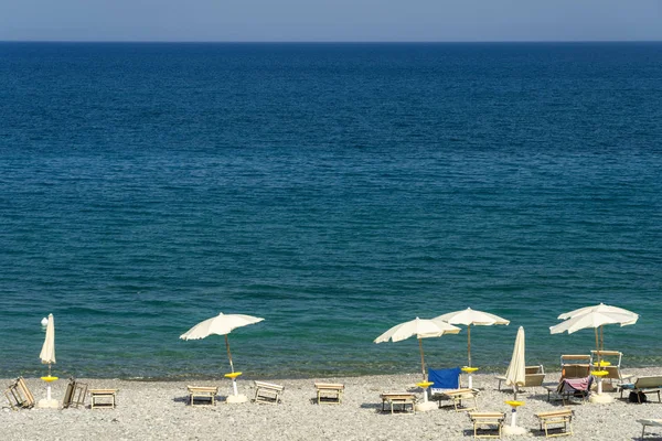 La playa de Roseto, Calabria, en verano — Foto de Stock