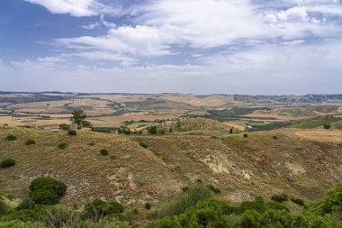 Yazın Basilicata 'da kırsal alan