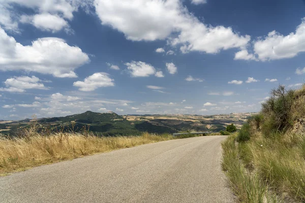 Rural landscape in Basilicata at summer near Melfi — Stock Photo, Image