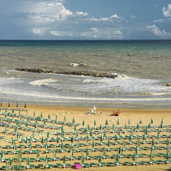 Termoli, İtalya, ve yaz mevsiminde kumsalı — Stok fotoğraf