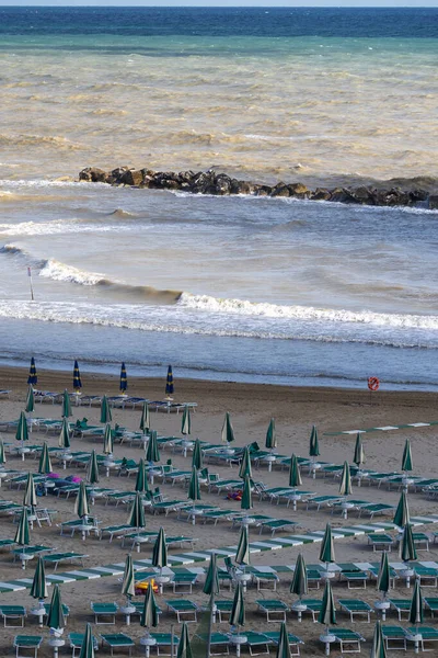 Термоли, Италия, и его пляж летом — стоковое фото