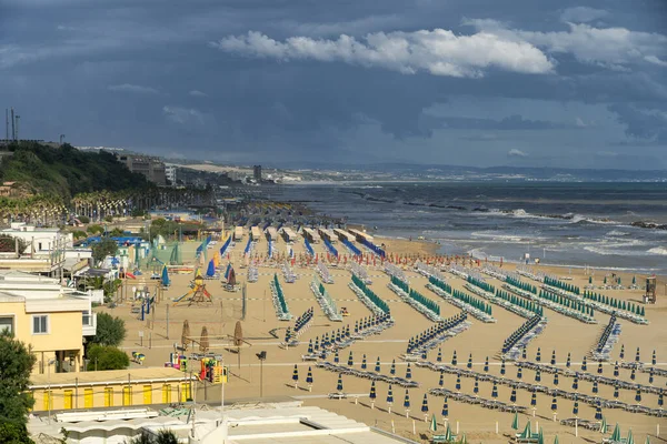 Termoli, Itálie, a její pláž v létě — Stock fotografie