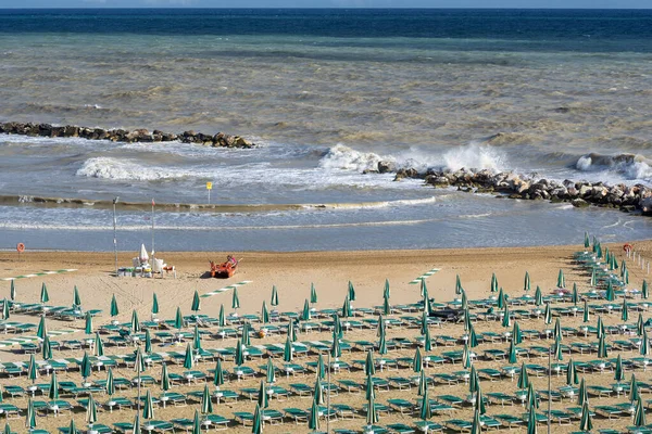 Termoli, Olaszország, és a strand nyáron — Stock Fotó