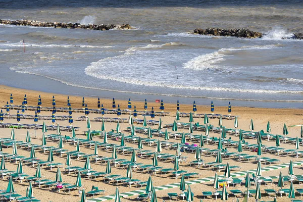 Термолі (Італія) та його пляж влітку. — стокове фото