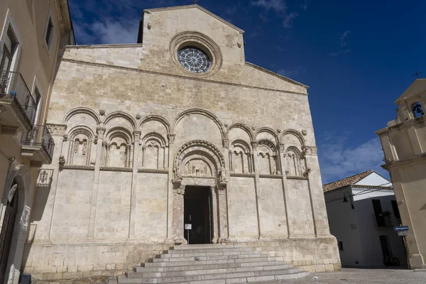 Termoli, Itália, fachada da catedral — Fotografia de Stock