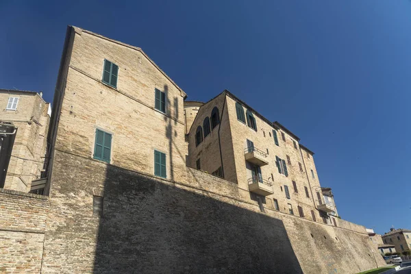 Macerata Marches Italia Una Calle Ciudad Histórica Con Las Murallas — Foto de Stock