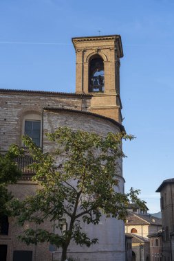 Fabriano, Ancona, Marche, İtalya: tarihi kilisenin dışı