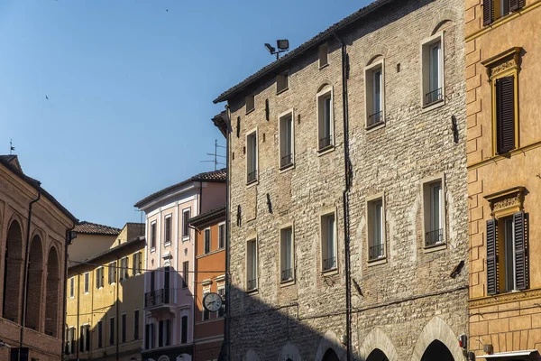 Fabriano Ancona Marche イタリア 歴史的建造物の外観 朝までに市内の広場 コミューン広場 — ストック写真