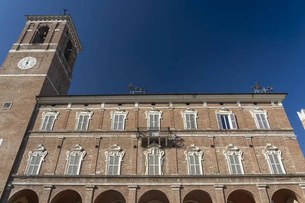 Fabriano Ancona Marche イタリア 歴史的建造物の外観 朝までに市内の広場 コミューン広場 — ストック写真