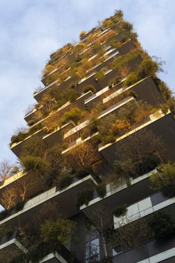 Bosco Verticale, Milan, Lombardy, İtalya 'da bitkileri olan modern kuleler