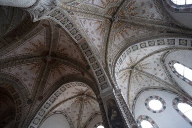 Milan, Lombardy, İtalya: Santa Maria delle Grazie 'nin tarihi kilisesinin içi