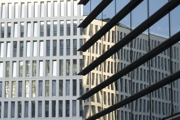 Mailand Lombardei Italien Moderne Gebäude Alvar Aalto Platz Reflexionen — Stockfoto
