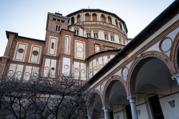 ミラノ ロンバルディア イタリア サンタ マリア デッレ グラツィエの歴史的教会の回廊 — ストック写真