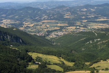 Yazın Monte Cucco, Fabriano, Ancona, Marche, İtalya yakınlarındaki dağ manzarası