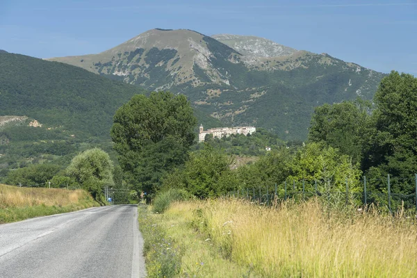 Horská Krajina Blízkosti Monte Cucco Fabriano Ancona Marche Itálie Létě — Stock fotografie