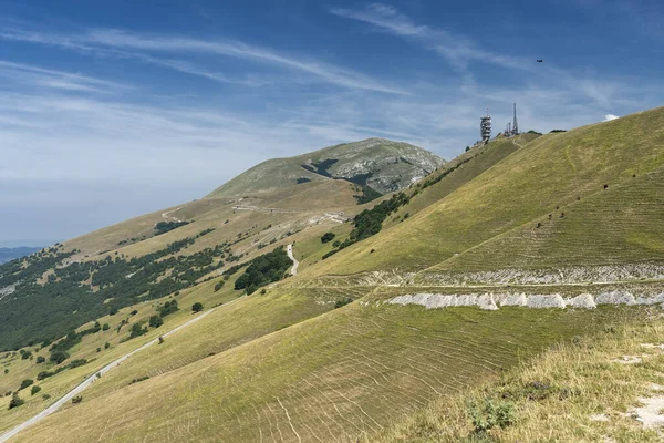 Krajobraz Górski Pobliżu Monte Cucco Pomiędzy Marche Umbrią Włochy Latem — Zdjęcie stockowe