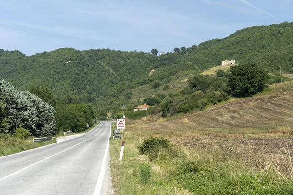 Sommarlandskap Längs Vägen Från Gubbio Till Umbertide Perugia Umbrien Italien — Stockfoto