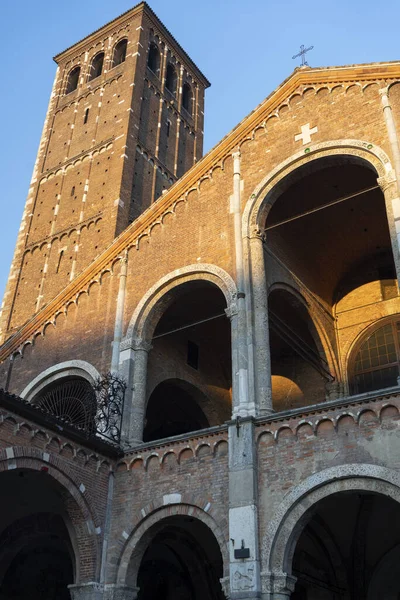 Milano Lombardiet Italien Utsidan Den Medeltida Kyrkan Sant Ambrogio Fasad — Stockfoto