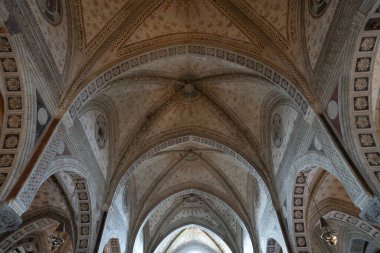 Milan, Lombardy, İtalya: Santa Maria delle Grazie 'nin tarihi kilisesinin içi