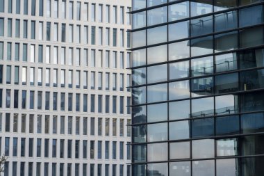 Milan, Lombardy, İtalya: Alvar Aalto Meydanı 'ndaki modern binalar.