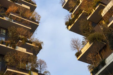 Bosco Verticale, Milan, Lombardy, İtalya 'da bitkileri olan modern kuleler