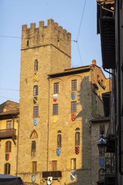 İtalya 'nın Arezzo kentindeki tarihi binalar: Piazza Grande, şehrin ana meydanı