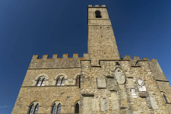 ポッピ アレッツォ トスカーナ イタリア その中世の城Castello Dei Conti Guidiとして知られています — ストック写真