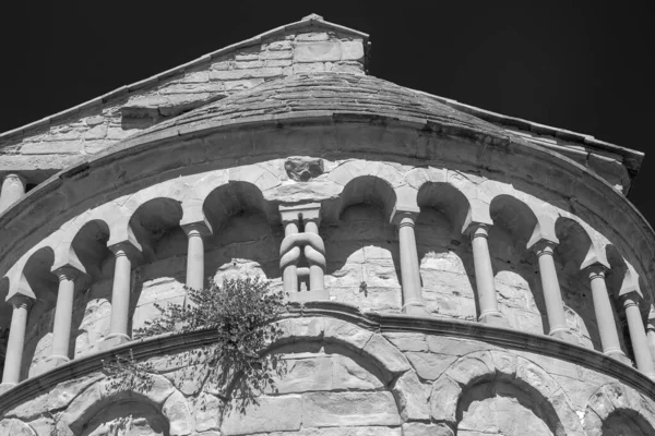 Gropina Arezzo Toscana Italien Utsidan Den Medeltida Kyrkan Absid Svart — Stockfoto