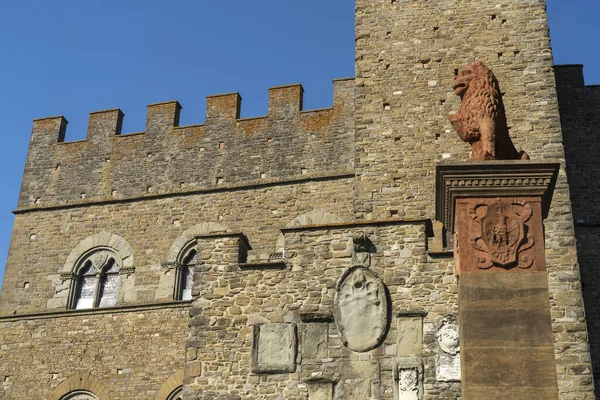 ポッピ アレッツォ トスカーナ イタリア その中世の城Castello Dei Conti Guidiとして知られています — ストック写真