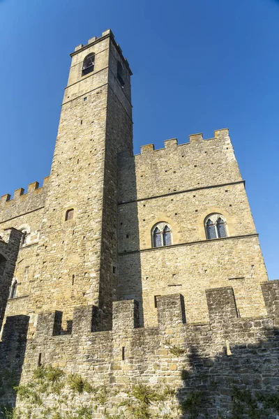 ポッピ アレッツォ トスカーナ イタリア その中世の城Castello Dei Conti Guidiとして知られています — ストック写真