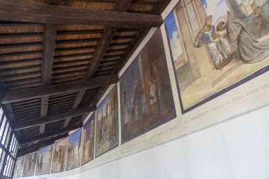 İtalya 'nın Toskana eyaletindeki La Verna Ortaçağ Manastırı' nda. Resimler