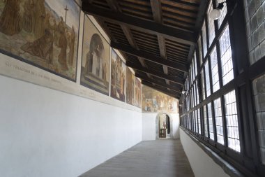 İtalya 'nın Toskana eyaletindeki La Verna Ortaçağ Manastırı' nda. Resimler