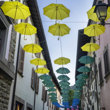 Bagno di Romagna 'da renkli şemsiyeler, Forli Cesena, Emilia-Romagna, İtalya