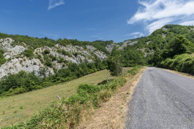 Casentino parkında La Verna, Arezzo, Tuscany, İtalya yakınlarındaki yaz manzarası