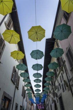Bagno di Romagna 'da renkli şemsiyeler, Forli Cesena, Emilia-Romagna, İtalya