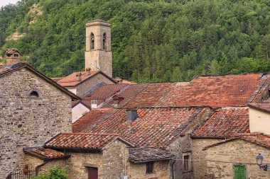 Tarihi Bagno di Romagna kasabası, Forli Cesena, Emilia-Romagna, İtalya, akşam