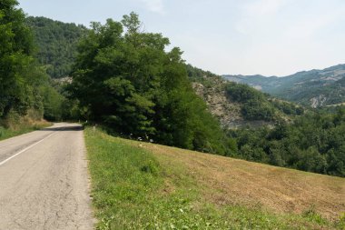 Bagno di Romagna yakınlarındaki yaz manzarası, Forli Cesena, İtalya
