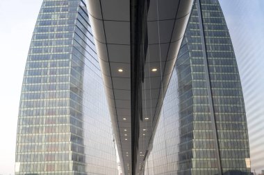 Milan, Lombardy, İtalya: Citylife 'ın modern Libeskind kulesi. Yansıma
