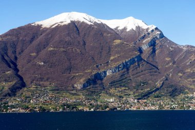 Bellagio, Lombardy, İtalya yakınlarındaki Como Gölü boyunca kış manzarası