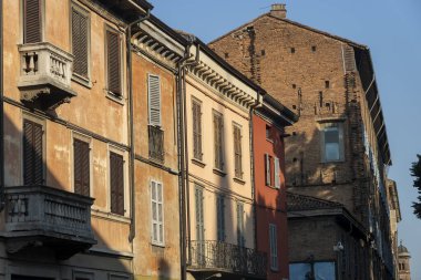 Piacenza, Emilia-Romagna, İtalya: Eski evlerin cephesi